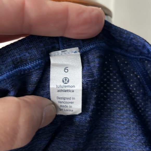 Lululemon size 6 short sleeve top - Picture 4 of 5